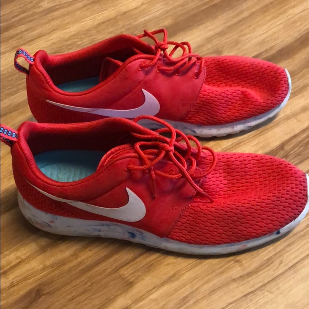 Men’s Roshes Nike Shoes - Picture 2 of 4